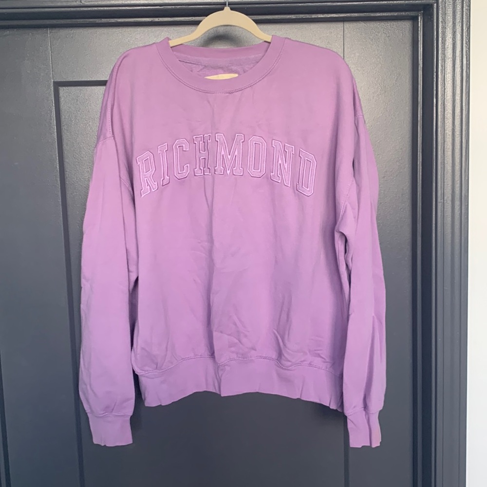 Women’s XL lavender crewneck Richmond sweatshirt.